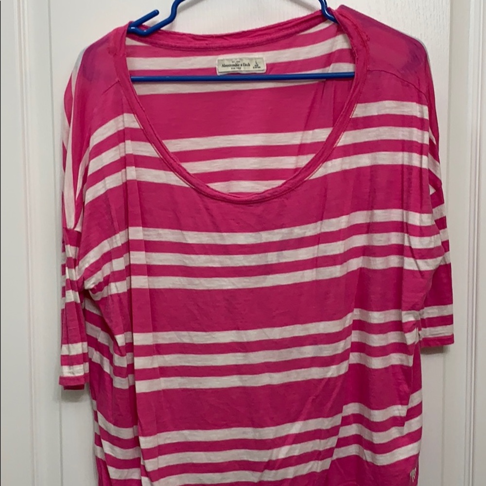 🌸Large pink and white Abercrombie and Fitch shirt